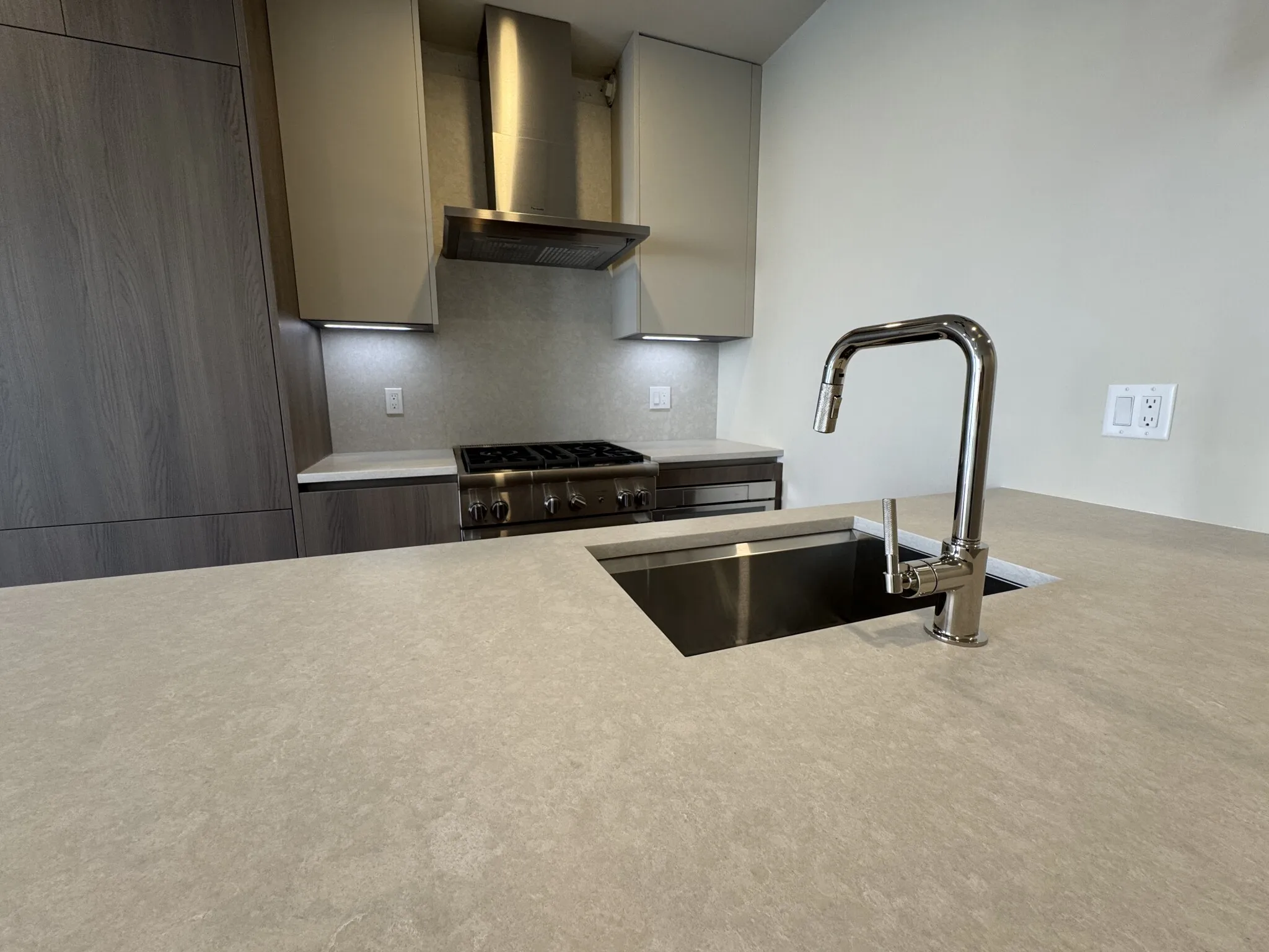 1 bed, 1 bath apartment for rent at 300 Franklin St Unit 2, Riverside — photo 4 of 26
