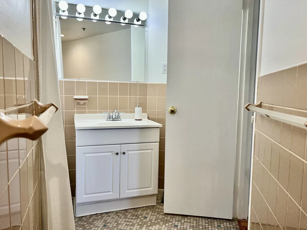 2 bed, 2 bath apartment for rent at 300 Lynn Shore Dr Unit 802, Lynn — photo 23 of 29