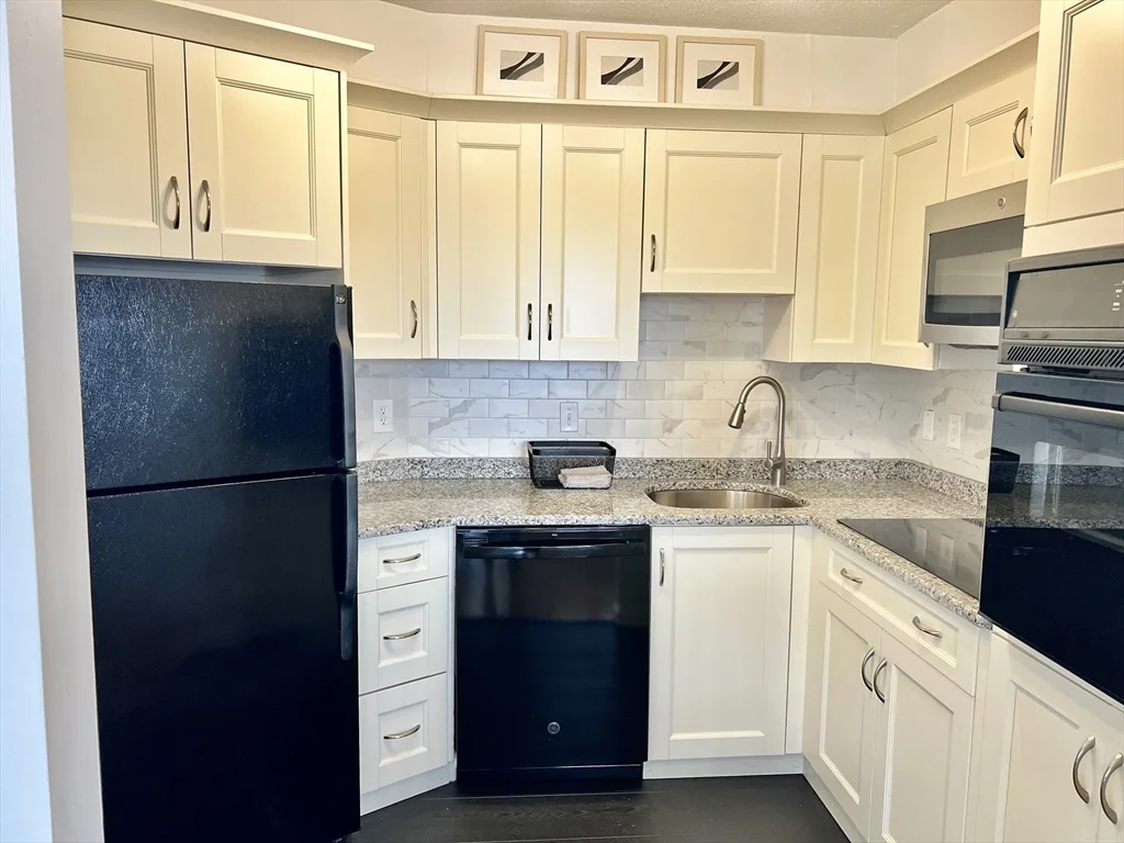 2 bed, 2 bath apartment for rent at 300 Lynn Shore Dr Unit 802, Lynn — photo 9 of 29