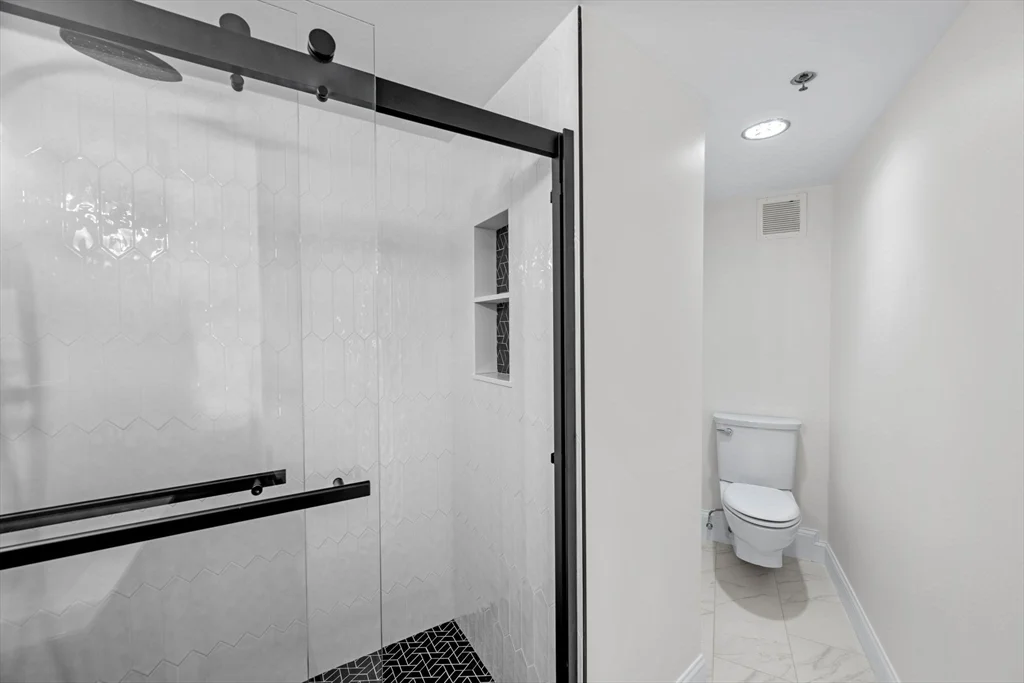 2 bed, 2 bath apartment for rent at 300 Lynnshore Dr Unit 911, Diamond District — photo 19 of 29