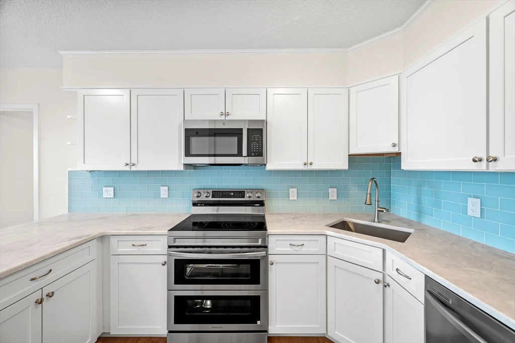 2 bed, 2 bath apartment for rent at 300 Lynnshore Dr Unit 911, Diamond District — photo 5 of 29