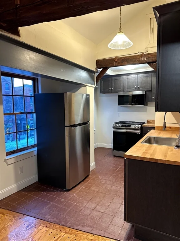 Studio bed, 1 bath apartment for rent at 300 Main St Unit 4, Southbridge — photo 2 of 6