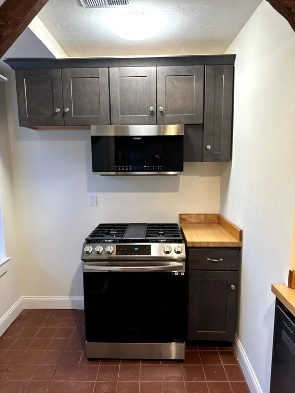 Studio bed, 1 bath apartment for rent at 300 Main St Unit 4, Southbridge