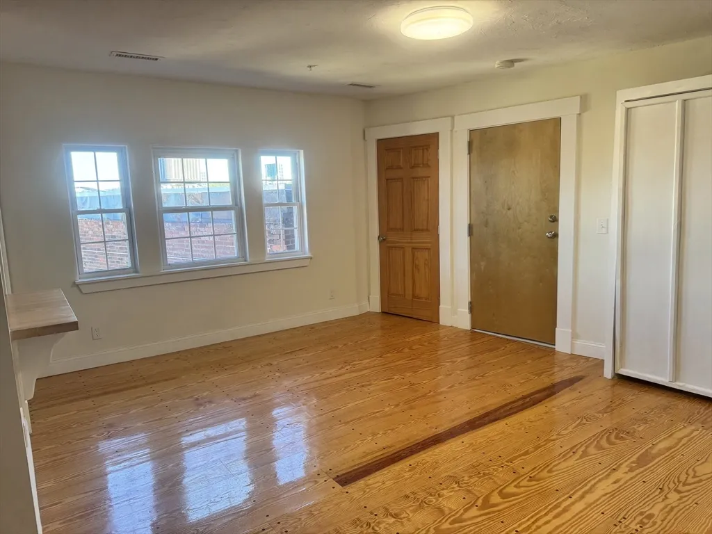 Studio bed, 1 bath apartment for rent at 300 Main St Unit 6, Southbridge — photo 5 of 8