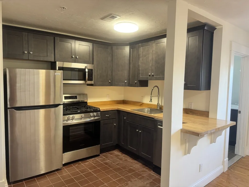 Studio bed, 1 bath apartment for rent at 300 Main St Unit 6, Southbridge — photo 7 of 8