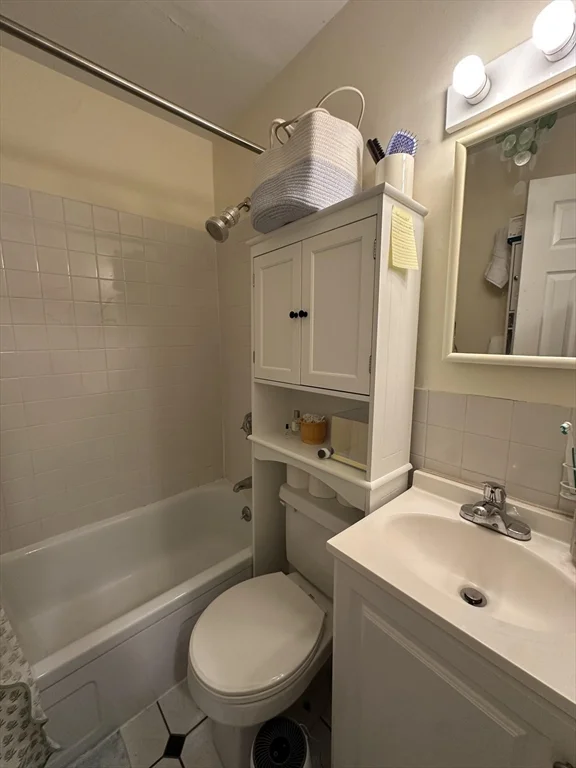 Studio bed, 1 bath apartment for rent at 300 Marlborough St Unit 3, Back Bay — photo 6 of 6