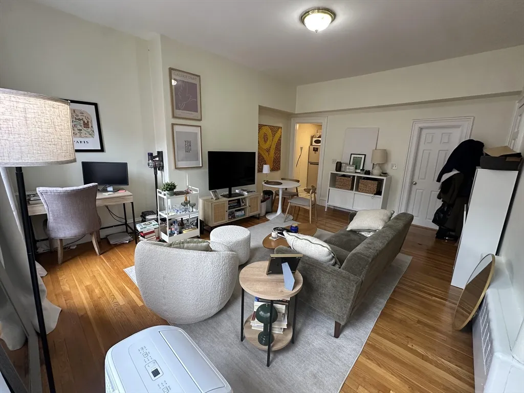 1 bed, 1 bath apartment for rent at 300 Marlborough St Unit 8, Back Bay — photo 4 of 9
