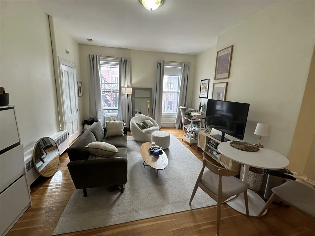 1 bed, 1 bath apartment for rent at 300 Marlborough St Unit 8, Back Bay — photo 2 of 9