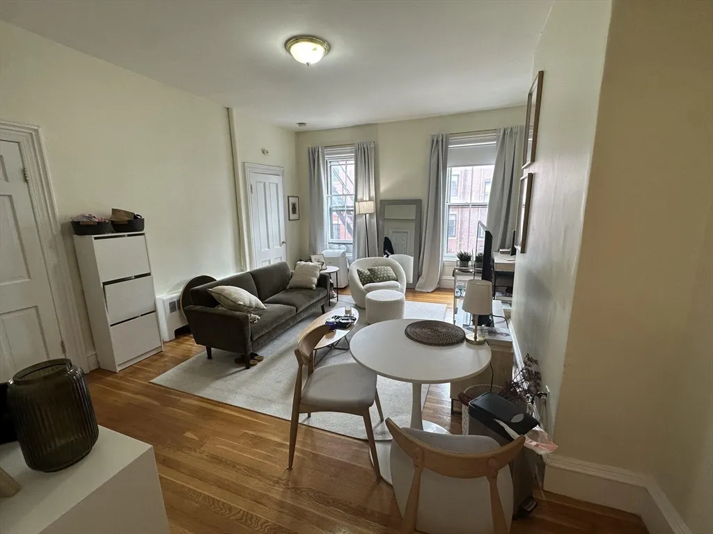 1 bed, 1 bath apartment for rent at 300 Marlborough St Unit 8, Back Bay — photo 3 of 9