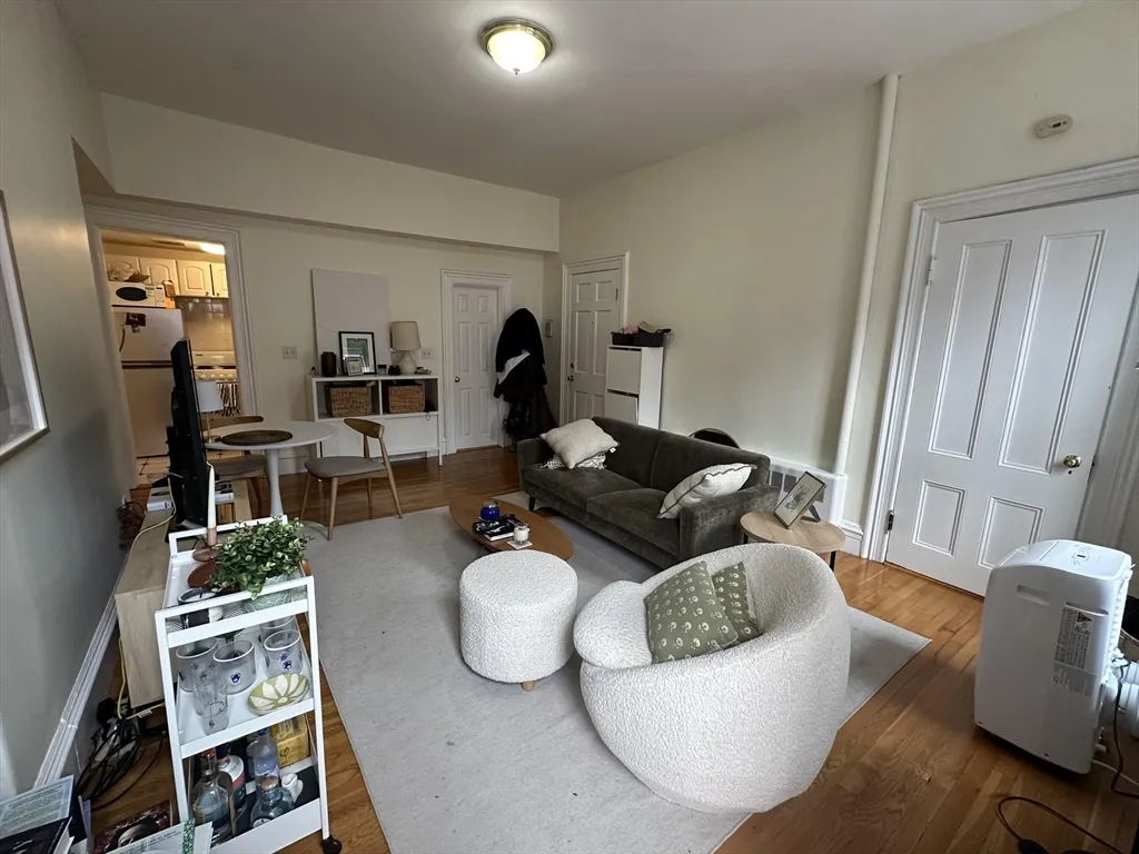 1 bed, 1 bath apartment for rent at 300 Marlborough St Unit 8, Back Bay — photo 5 of 9