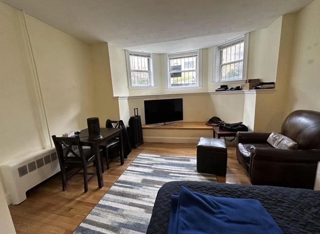 1 bed, 1 bath apartment for rent at 300 Marlborough Unit 1, Back Bay