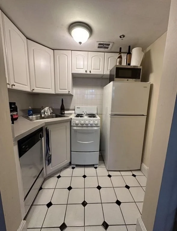 1 bed, 1 bath apartment for rent at 300 Marlborough Unit 1, Back Bay — photo 4 of 6