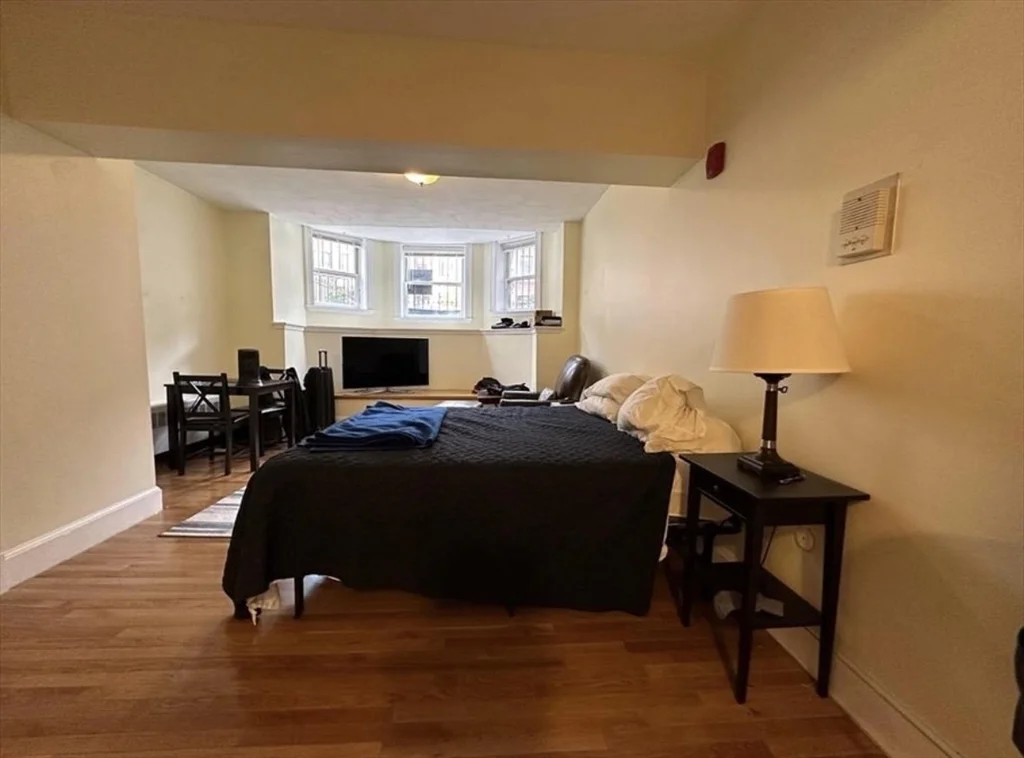 1 bed, 1 bath apartment for rent at 300 Marlborough Unit 1, Back Bay — photo 3 of 6