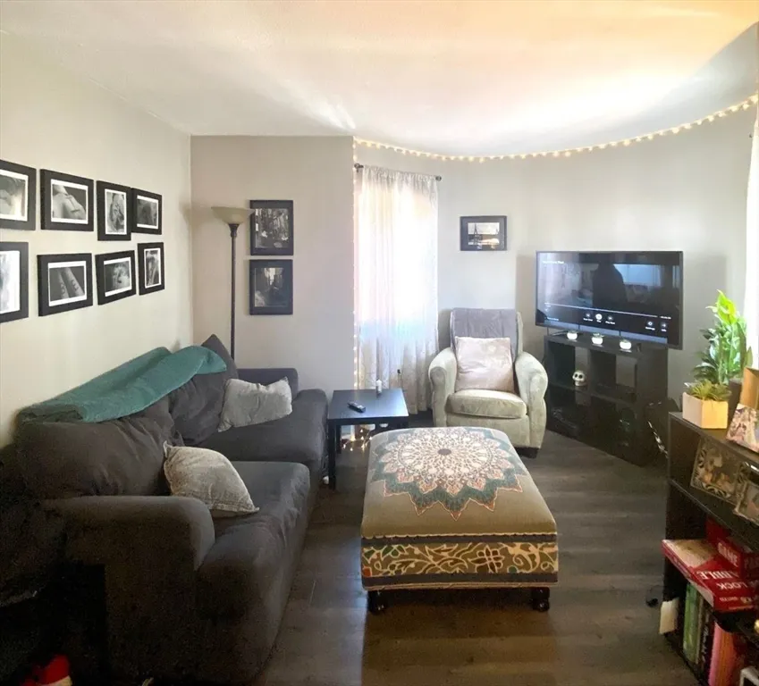 1 bed, 1 bath apartment for rent at 300 Meridian St Unit 5, Central Square — photo 1 of 6