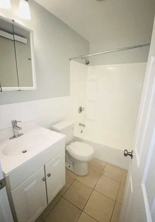 1 bed, 1 bath apartment for rent at 300 Meridian St Unit 5, Central Square — photo 6 of 6