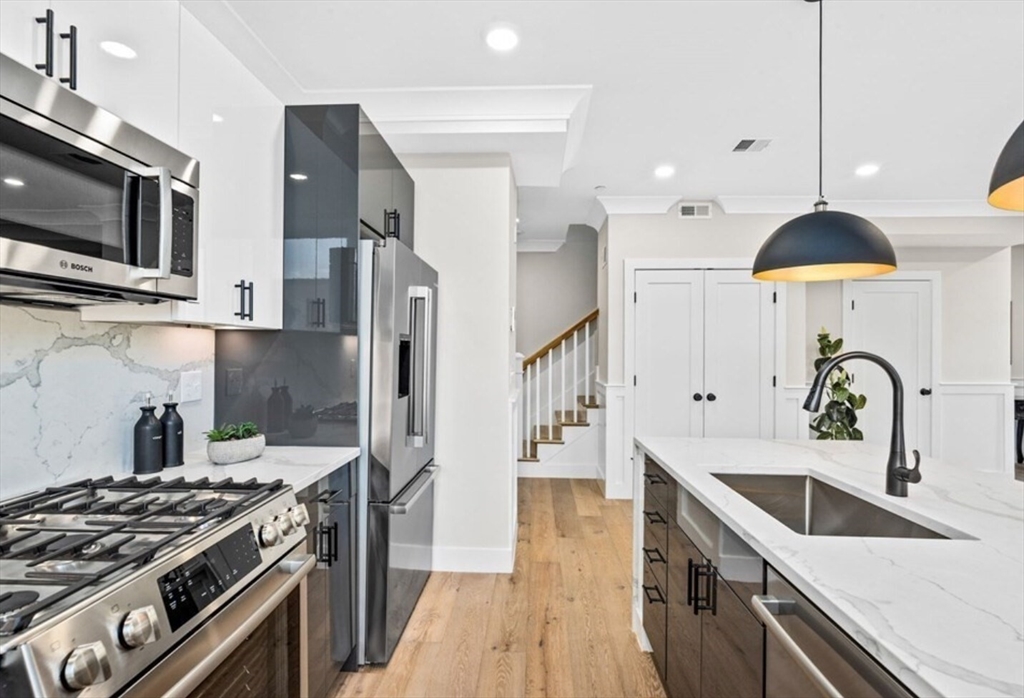 2 bed, 2.5 bath apartment for rent at 300 Somerville Ave Unit I, Ward Two — photo 3 of 25