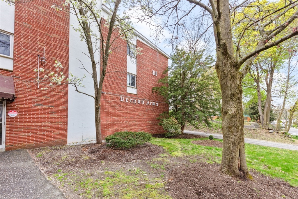 2 bed, 2 bath apartment for rent at 300 Tremont St Unit 2, Newton — photo 16 of 18
