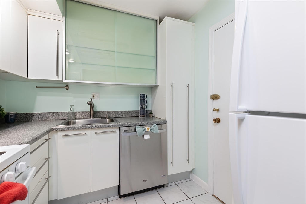 2 bed, 2 bath apartment for rent at 300 Tremont St Unit 2, Newton — photo 7 of 18