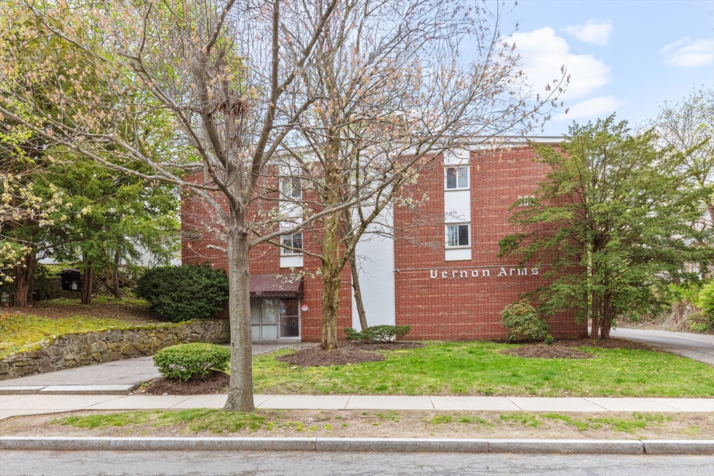 2 bed, 2 bath apartment for rent at 300 Tremont St Unit 2, Newton — photo 15 of 18