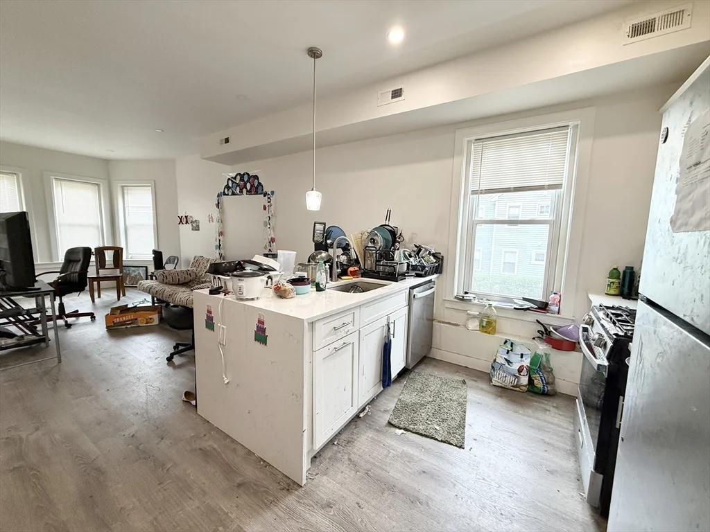 4 bed, 1 bath apartment for rent at 303 Dudley St Unit 2, Roxbury — photo 2 of 10