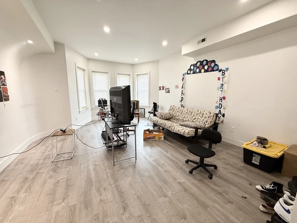 4 bed, 1 bath apartment for rent at 303 Dudley St Unit 2, Roxbury — photo 3 of 10