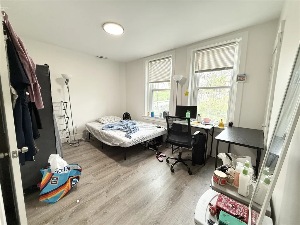 4 bed, 1 bath apartment for rent at 303 Dudley St Unit 2, Roxbury — photo 8 of 10