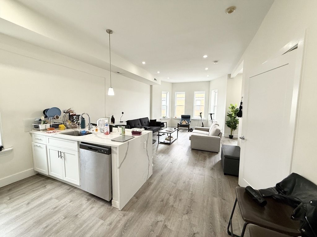 4 bed, 2 bath apartment for rent at 303 Dudley St Unit 5, Roxbury — photo 2 of 8