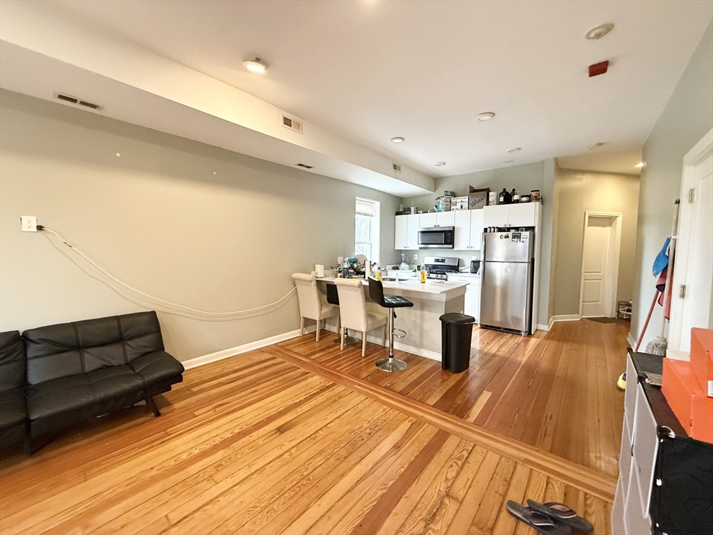 4 bed, 1 bath apartment for rent at 303 Dudley St Unit 6, Roxbury — photo 2 of 9