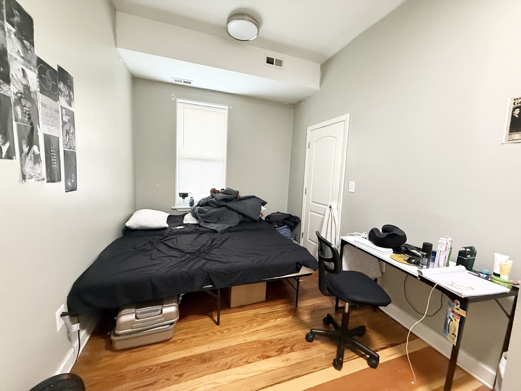 4 bed, 1 bath apartment for rent at 303 Dudley St Unit 6, Roxbury — photo 6 of 9