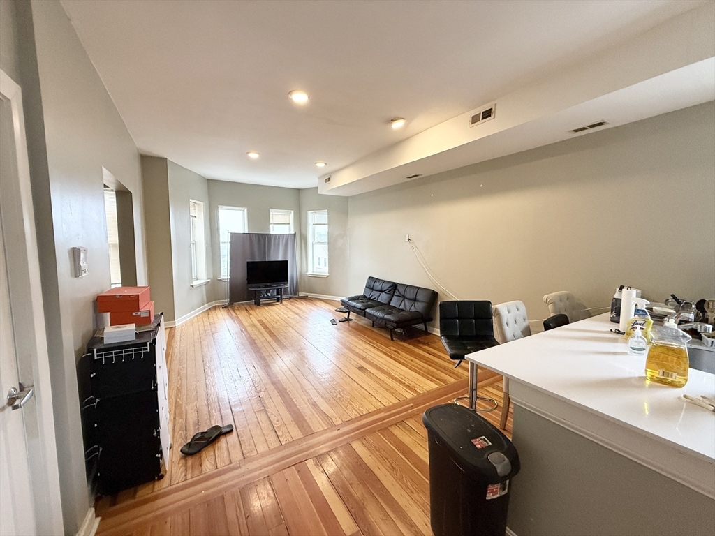 4 bed, 1 bath apartment for rent at 303 Dudley St Unit 6, Roxbury — photo 3 of 9