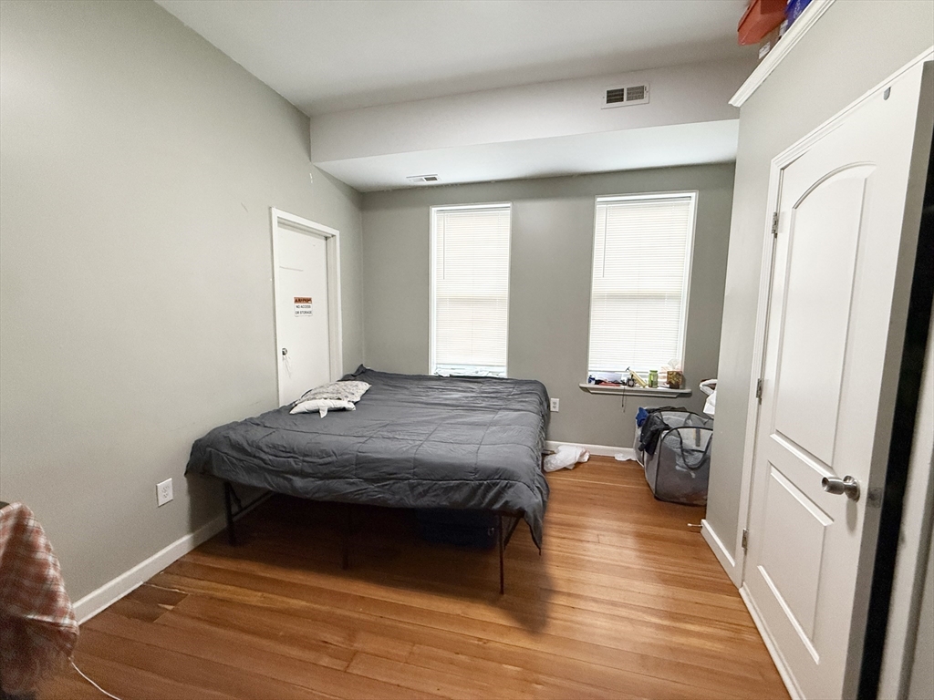 4 bed, 1 bath apartment for rent at 303 Dudley St Unit 6, Roxbury — photo 5 of 9