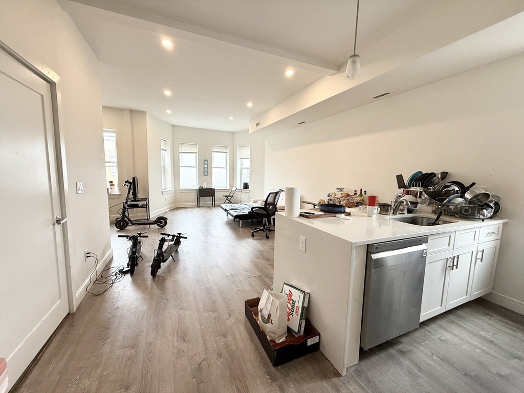4 bed, 1 bath apartment for rent at 303 Dudley St Unit 8, Roxbury — photo 2 of 9