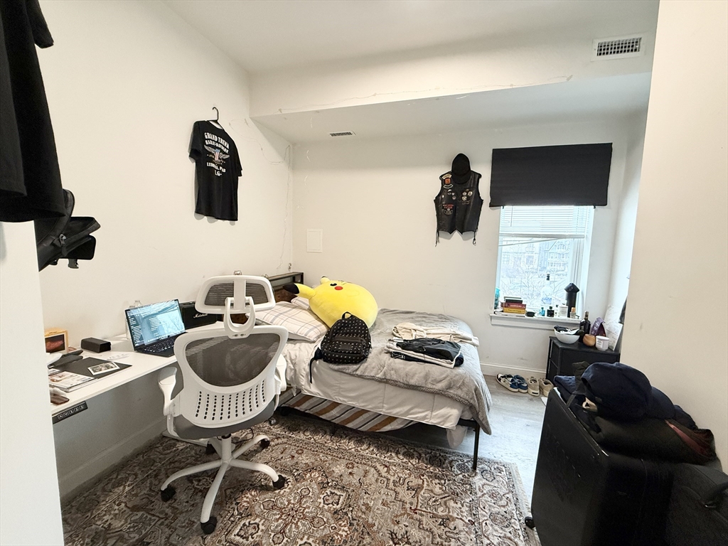 4 bed, 1 bath apartment for rent at 303 Dudley St Unit 8, Roxbury — photo 4 of 9