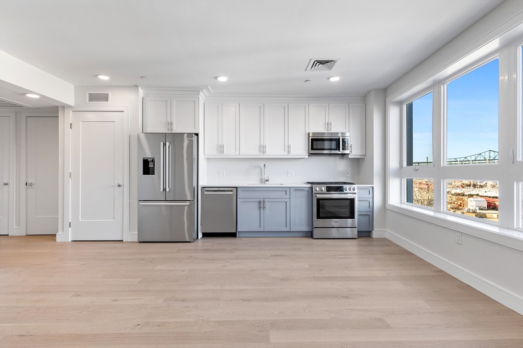 1 bed, 1 bath apartment for rent at 301 Border St Unit 301, Central Square — photo 4 of 24