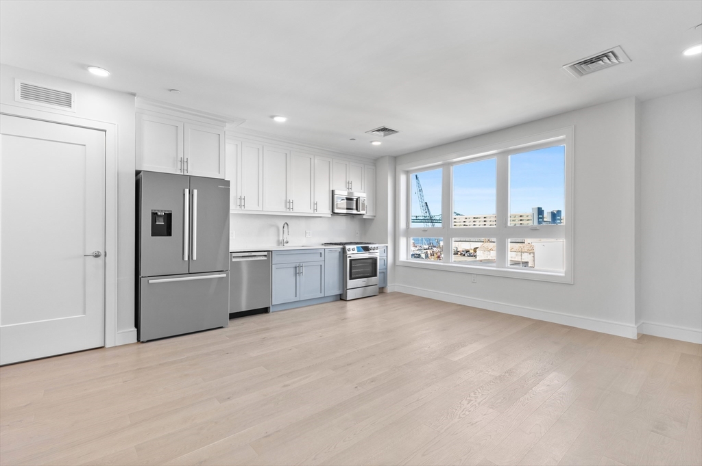 1 bed, 1 bath apartment for rent at 301 Border St Unit 301, Central Square — photo 3 of 24