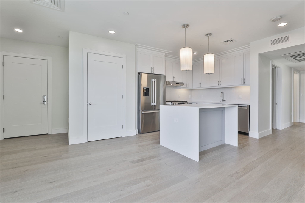 3 bed, 2 bath apartment for rent at 301 Border St Unit 507, East Boston — photo 2 of 37