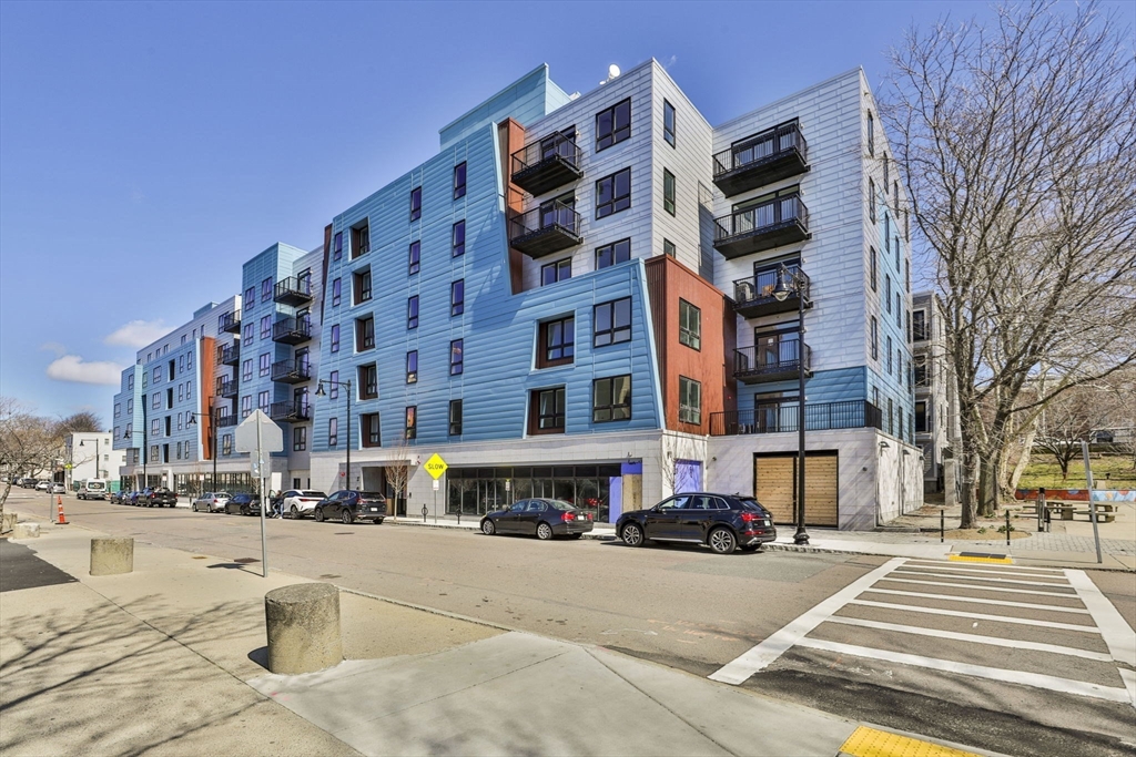 3 bed, 2 bath apartment for rent at 301 Border St Unit 507, East Boston — photo 3 of 37