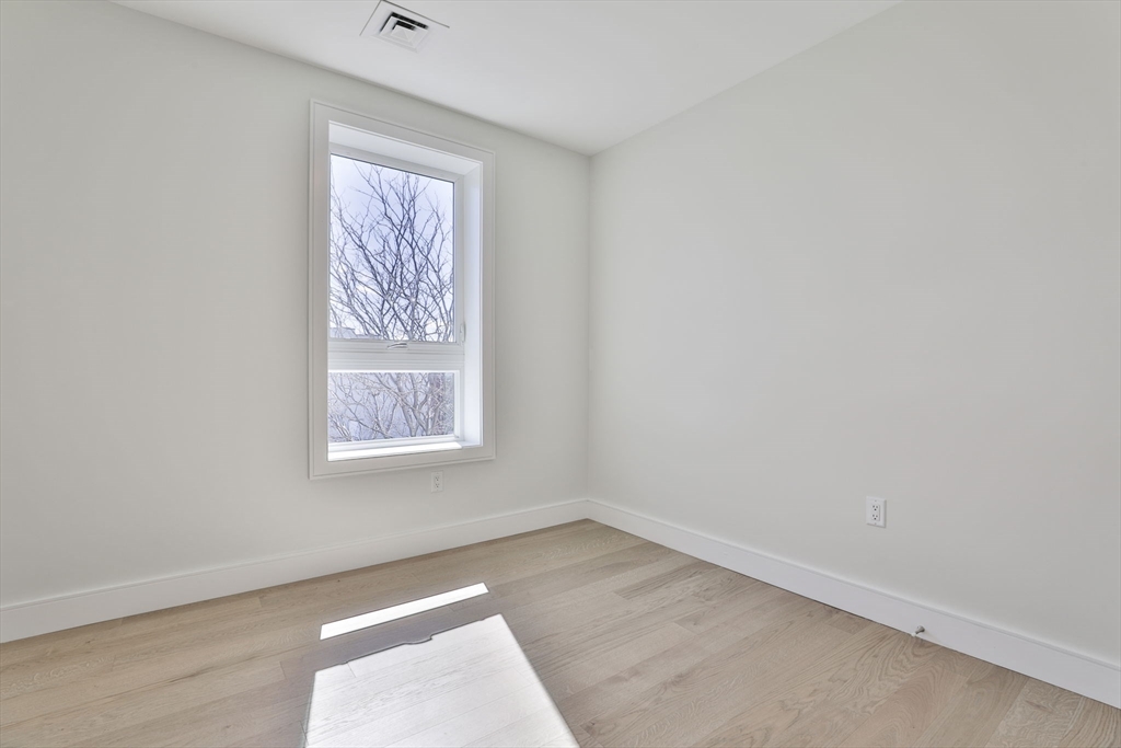 3 bed, 2 bath apartment for rent at 301 Border St Unit 507, East Boston — photo 20 of 37