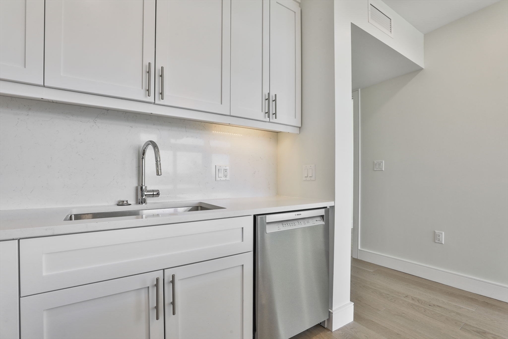 3 bed, 2 bath apartment for rent at 301 Border St Unit 507, East Boston — photo 13 of 37