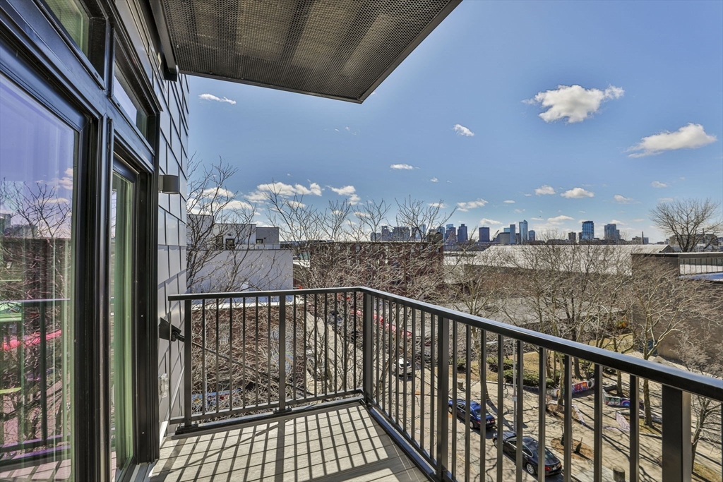 3 bed, 2 bath apartment for rent at 301 Border St Unit 507, East Boston — photo 4 of 37