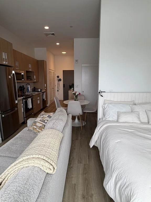 Studio bed, 1 bath apartment for rent at 301 Guest St Unit 304, Brighton — photo 10 of 17