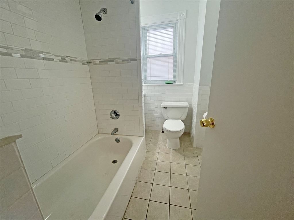 2 bed, 1 bath apartment for rent at 301 Lexington St Unit 1, Auburndale — photo 6 of 9