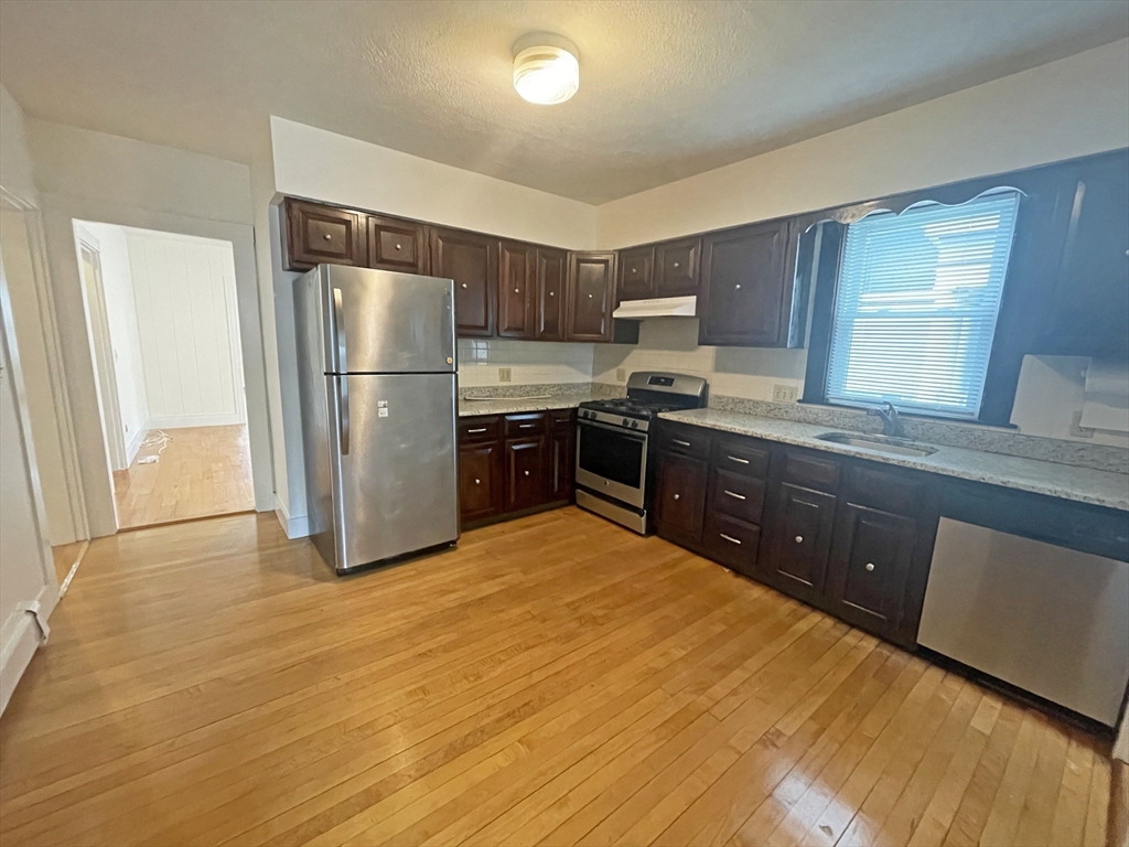 2 bed, 1 bath apartment for rent at 301 Lexington St Unit 1, Auburndale — photo 4 of 9