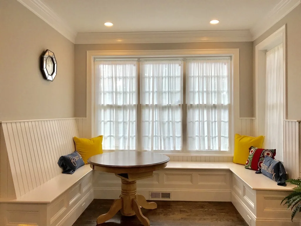 6 bed, 4+ bath apartment for rent at 301 Linden St, Wellesley — photo 7 of 24