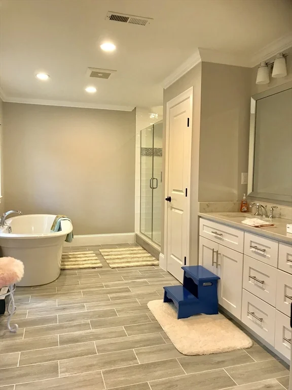 6 bed, 4+ bath apartment for rent at 301 Linden St, Wellesley — photo 15 of 24