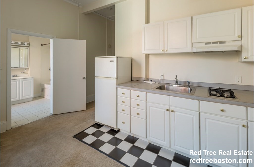 1 bed, 1 bath apartment for rent at 301 Newbury St Unit 5, Back Bay