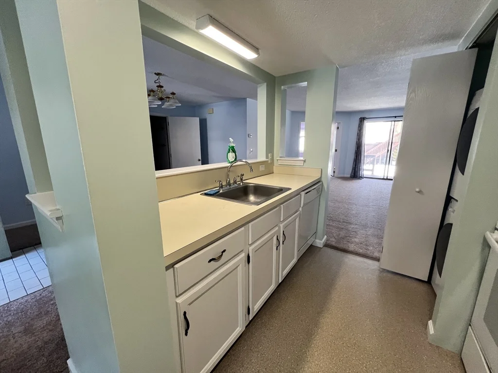 1 bed, 1 bath apartment for rent at 301 Trailside Way Unit 301, Ashland — photo 3 of 14