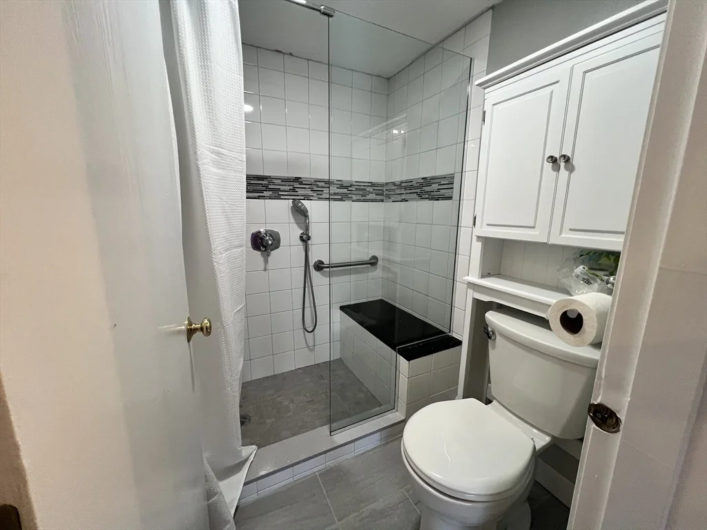 1 bed, 1 bath apartment for rent at 301 Trailside Way Unit 301, Ashland — photo 11 of 14