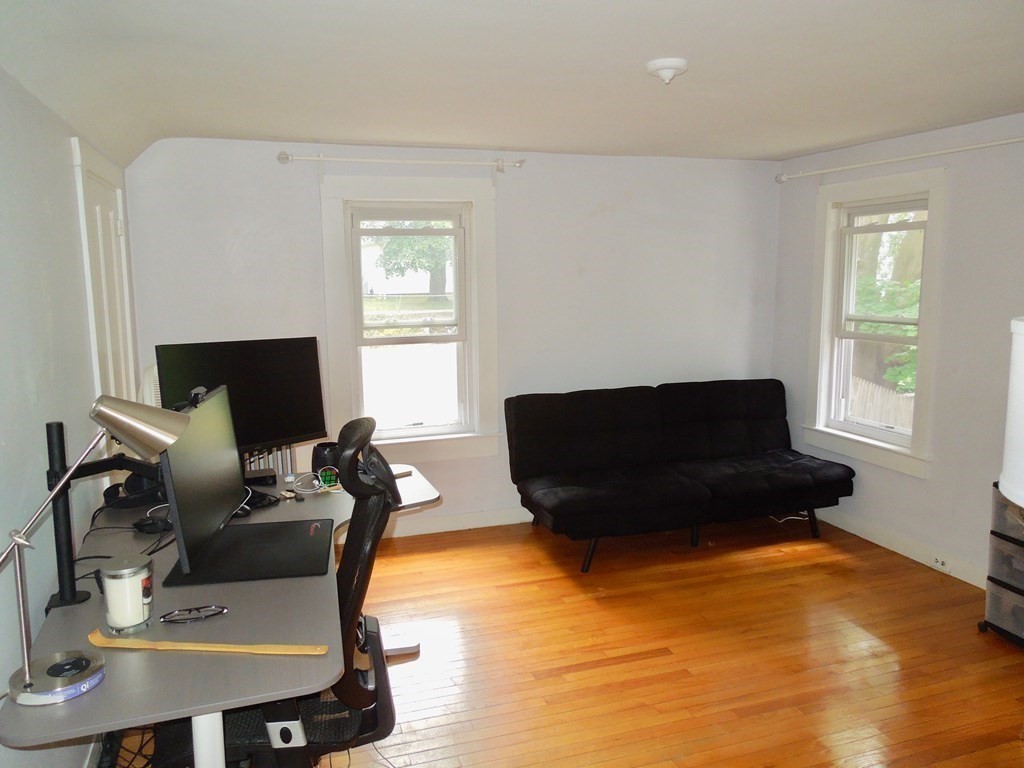 2 bed, 1 bath apartment for rent at 301R Court St, Plymouth — photo 10 of 12