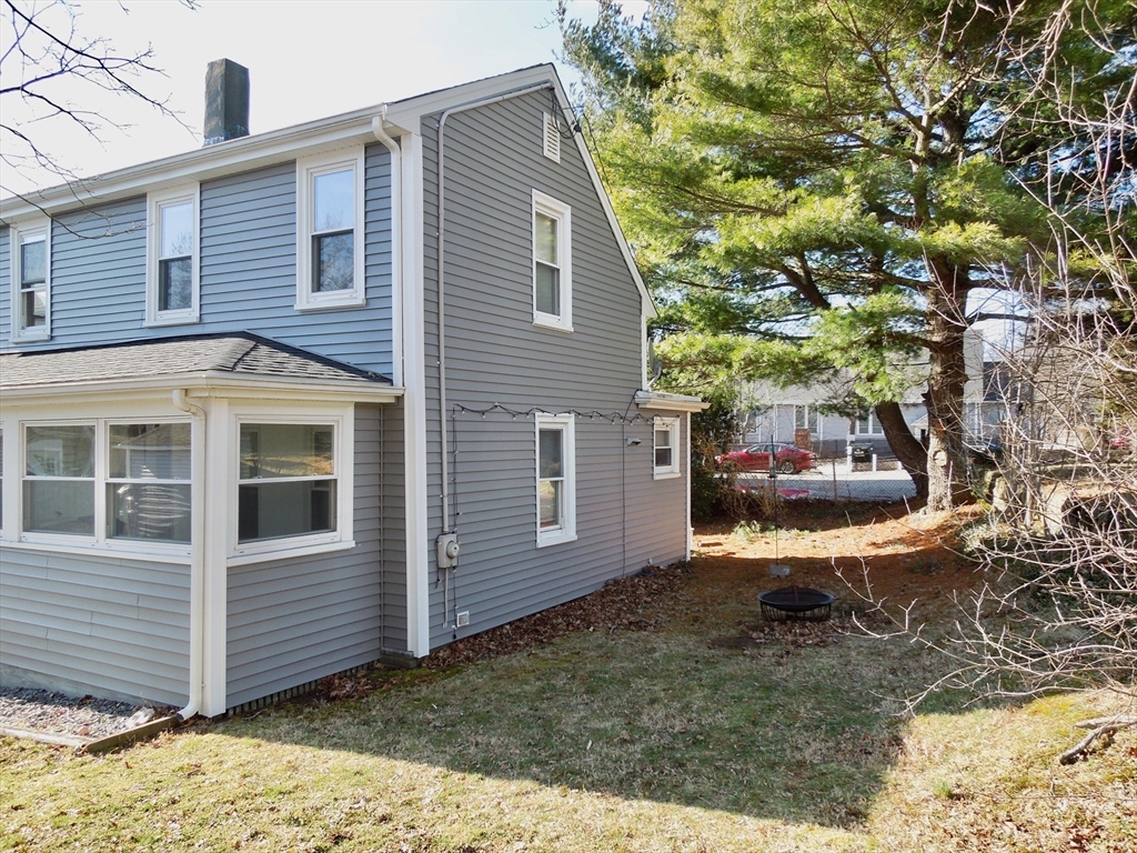 2 bed, 1 bath apartment for rent at 301R Court St, Plymouth — photo 3 of 12